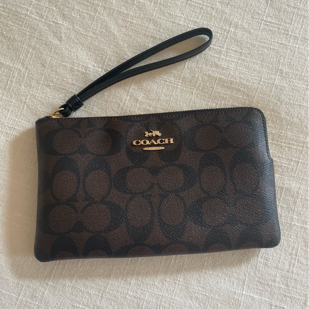 NWT COACH Wristlet!